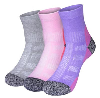 China Custom Winter Women Comfortable Merino Wool Antibacterial Hiking Socks With OEM Logo for sale