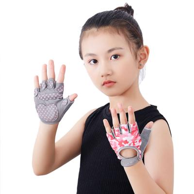 China Concise Kids Sports Gloves Cycling Outdoor Half-Finger Gloves Roller Skating Gloves for sale