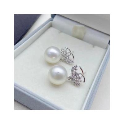 China FASHIONABLE Design Niche Design Ear Jewelry Natural Freshwater Pearl S925 Silver Stud Earrings for sale