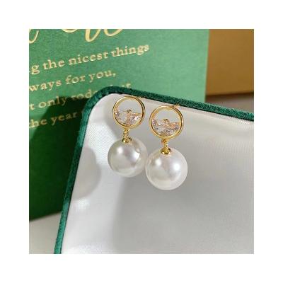 China FASHIONABLE 2022Classic Design Round Compact Short Natural Freshwater Pearl Earrings S925 Silver Stud Earrings for sale