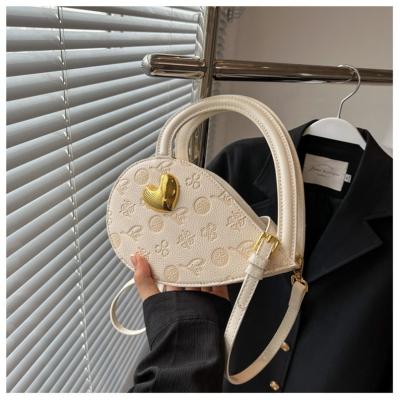 China Fashion Valentines Gift Heart Shape Clutch Evening Clutch Bag Handbag Girl Unique Cross - Body Handle Bag Purses and Purses for sale