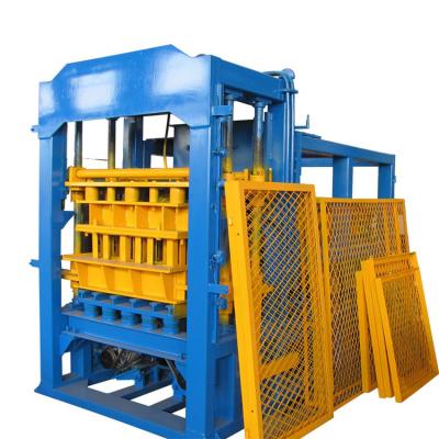 China Floor Laying Parks Italy Automatic Concrete Block Making Machine / 6 Inch Brick Production Line QT6-15 for sale