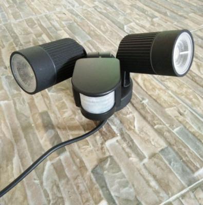 China IP65 AC85-264V 2*7W Dual Adjustable Garden Sensor Automatic Switch COB LED Garden Light/Landscape Light/Yard Corridor Light for sale