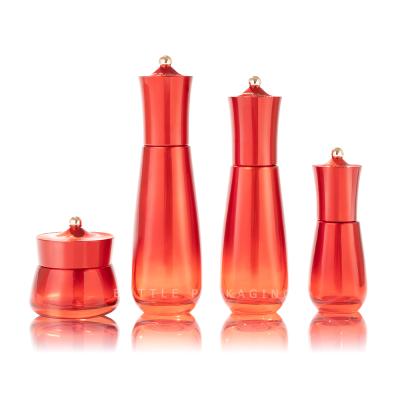 Cina Luxury Glass Lotion Bottles Eco Friendly Cosmetic Pump Sprayer Bottle Set in vendita