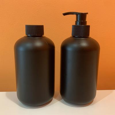 China 350ml Rounded Plastic Shampoo Bottles HDPE Screw Cap Frosted Lotion Pump à venda