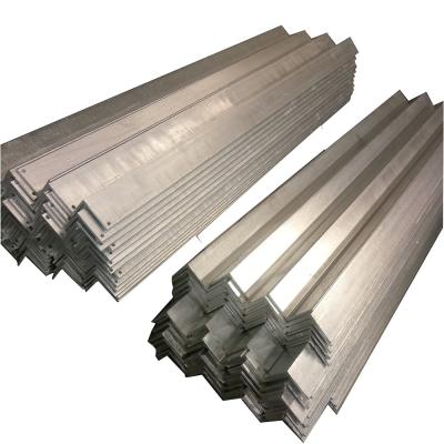 Chine Barre à angle égal et inégale standard AiSi ASTM DIN EN GB JIS bs 40*40 100*100 SS Angle d'acier laminé à chaud en acier inoxydable 4 mm 5 mm à vendre