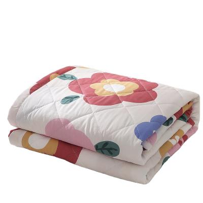 China 100% polyester lightweight logo low price size bedspread summer quilt wholesale custom made more pattern for sale