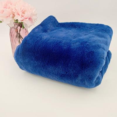 China Anti-Static Inexpensive High Quality Flannel Throw Microfiber Blanket Comforter Polyester Wool Blanket for sale