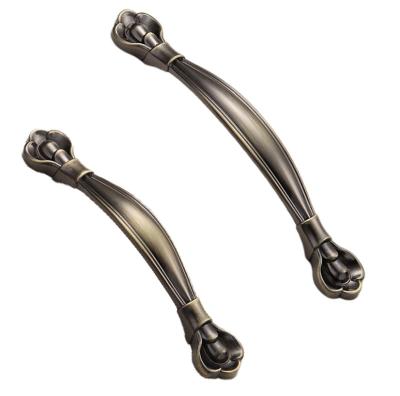 China New Design Wardrobe Luxury Antique Brass Kitchen Furniture Easy Installation Classic Cabinet Door Handles for sale