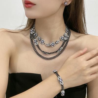 China Luxury Jewelry Set Loose Women Thick Chain Diamond Necklace Sets Luxury Jewelry Bracelet Earring Vintage Party Jewelry Set for sale