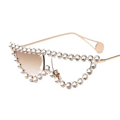 China Fashion Sunglasses Ladies Shape Cateyes Moon Frame Shaped Sunglasses Women Vintage Luxury Triangle Shading Rhinestone Sunglasses for sale