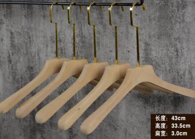 中国 コートのジャケットのスーツの習慣のロゴのための独特で頑丈な木の衣服のハンガー 販売のため