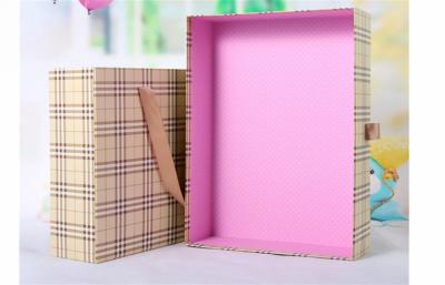 China Pink Paper Box Paper Packaging Box Flexo Printing With Twisted Handle for sale