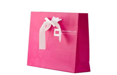 China Red high Quality Paper Bowknot Printing Paper Gift Bags For Holiday for sale