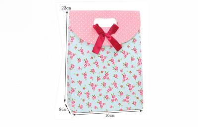 China Custom Printed Paper Shopping Bags 128gsm Unique Christmas Gift Bags For Girls for sale