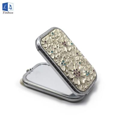 China Custom Aluminum Makeup Mirror Beautiful Makeup Make Up Case Box With Light Mirror for sale