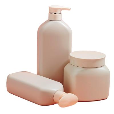 China Manufacture 500ml Hotel Cosmetic Container Latex Cosmetic Bottle PE Plastic Lotion Shampoo Bottle for sale