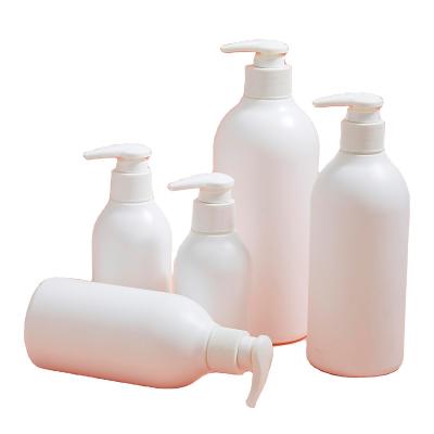 China Latex 550ml Cosmetic Bottle PE Plastic Private Label Little Shampoo Bottle For Travel for sale