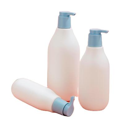 China Cosmetic 350ml Spray Bottle Accept Customized Logo White Refillable Shampoo Bottle With Pump for sale