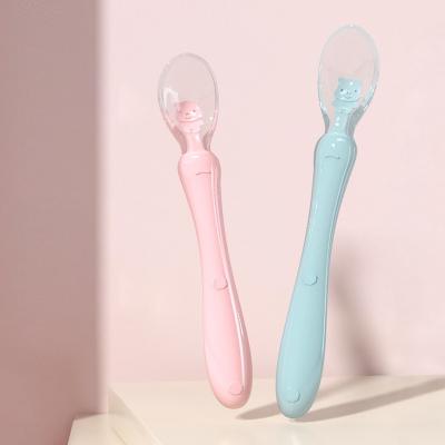 China Silicium cuchara de bebe BPA free 2 as 1 set newborn toddler toddler color silicone training silicone baby spoon feeding case for sale