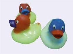 Chine Canards changeants de couleur en caoutchouc de fête de naissance avec le capteur de température de l'eau à vendre