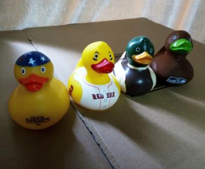 Chine Canards en caoutchouc colorés multi décorés, jouets écologiques de Bath d'amusement pour des enfants en bas âge à vendre