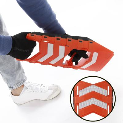 China Portable Multifunctional Plastic Snow Vehicle Mounted Scraper Car Shovel Snow Shovel Snow Shovel Relief Tool for sale