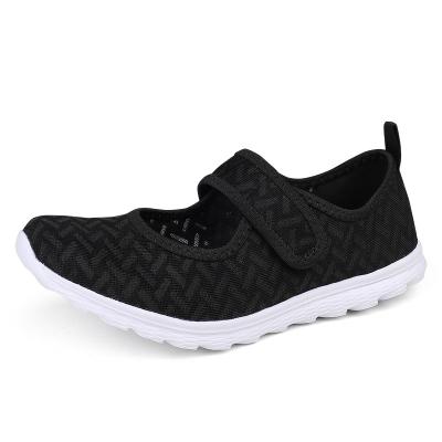 China Lightweight Walking Shoes Women's Breathable Hollow Out Granny Shoes Comfortable And Convenient Soft Soled Shoes for sale