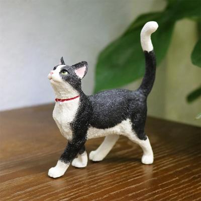 China Adorable Resin Cat Figurines For Table Decoration from China for sale