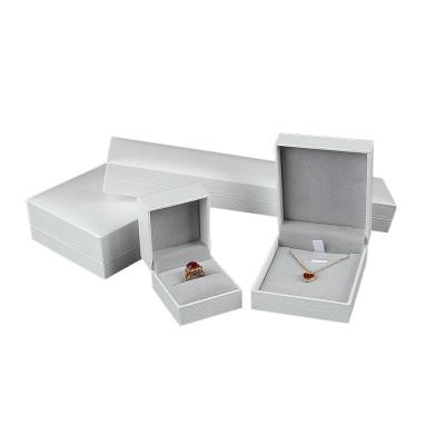 China Custom Handmade Luxury White Leather Texture Paper Gift Box Jewelry Box Hinge Paper Boxes Manufacturer for sale