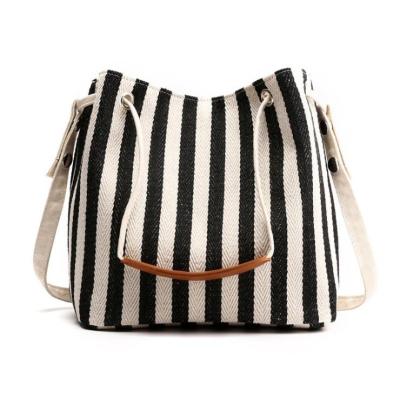 China 2022 New Canvas Handbag Multifunctional Girl Sling Messenger Bags Casual Bag for sale