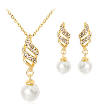 China Ethnic Latest Gold Filled Heart Jewelry Set Rhinestone Pearl Necklace and Ring Jewelry Set Fashion Jewelry Sets for Party for sale