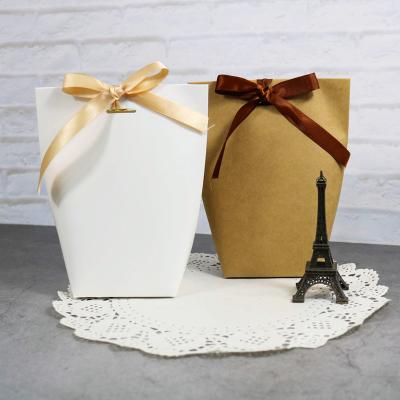 China Recycled Materials Candy Box Gift Bag Craft Paper Pillow Shape New Eco-friendly Wedding Favor for sale