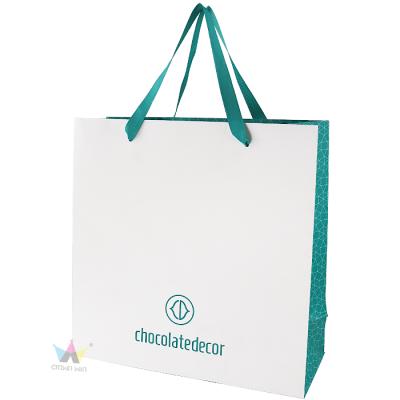 China Recycled Materials Wholesale 100% Recyclable Luxury Foldable Bags Packaging Logo Reusable Paper Custom Shopping Bags With Ribbon for sale