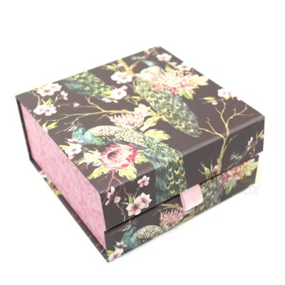 China Large Luxury Handmade Custom Logo Recycled Cardboard Packaging Gift Boxes For Clothing Clamshell Magnetic Closure Gift Boxes With Ribbon for sale