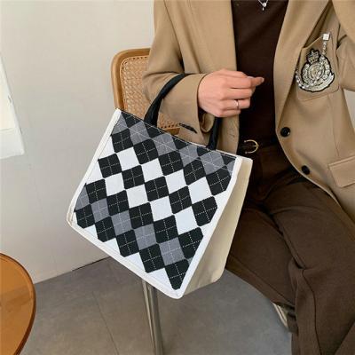 China Fashion Large Capacity Women's Bag Drop Fashion Shopping Bag Korean Printing Plaid Simple Packaging for sale