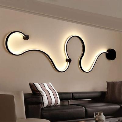 China Amodern Curve Creative Acrylic Wall Snake Wall Sconce Customized Light Nordic Led Snake Led Wall Lamp For Home Decors Lighting Fixture for sale