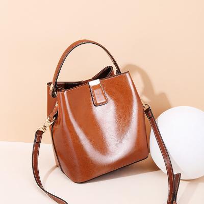 China Custom High Quality Luxury Female Wax Designer Handbags China Brands Handbags Bucket Leather Bags Oil Waterproof Wholesale for sale