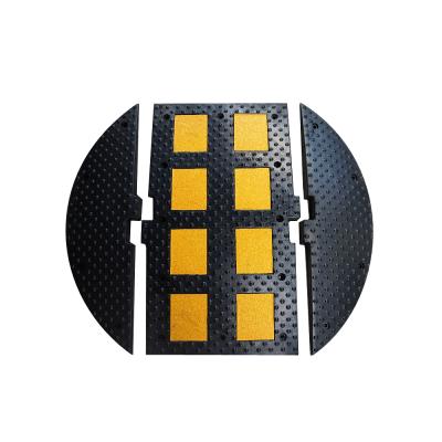 China Durable 500X900X50Mm Rubber Speed ​​Bump Restriction Ramp Road Car Rubber Ramps For Sale for sale