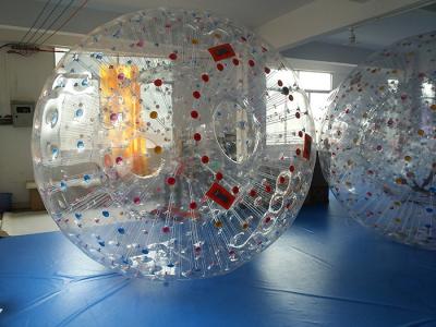 China Roter Punkt 0.8mm aufblasbarer Zorb Ball PVCs, aufblasbarer menschlicher Hamster-Ball 3m x 2m Durchmesser zu verkaufen