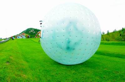 Cina Palla gonfiabile di Zorb della piscina stampata logo durevole per i giochi dell'acqua in vendita