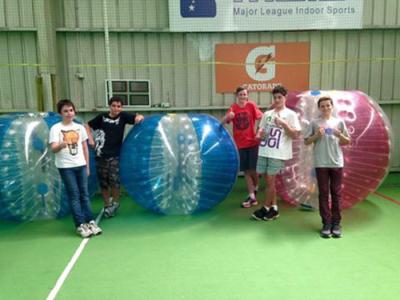 China La bola de parachoques inflable del centro del ocio de la seguridad para la hierba molió/campo de fútbol en venta