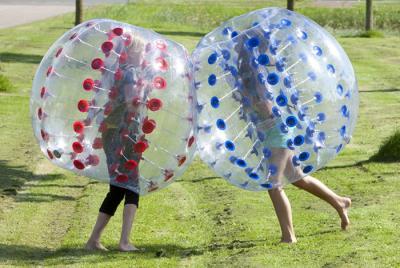 China Impresión inflable modificada para requisitos particulares de la habilidad del fútbol de la burbuja del color para el entretenimiento en venta