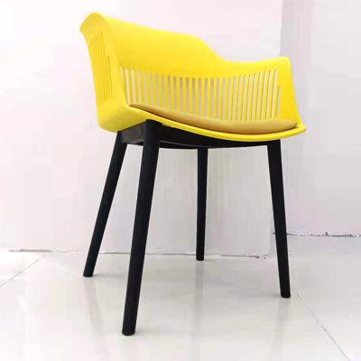 China Modern Restaurant Furniture Metal Legs PP Plastic Dining Chairs Plastic Chairs With Fabric Cushion Dining for sale