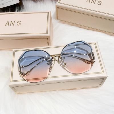 China Fashion Sunglasses 2021 Retro Luxury Custom Made Sunglasses 2022 New Fashion High Quality Wholesale Designer Rimless Glass Metal for sale