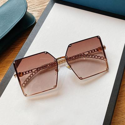 China Fashion Sunglasses 2021 Wholesale Customized Oversized Luxury Frame Ladies Sunglasses New High Quality Retro Fashion Frameless Square Sunglasses for sale