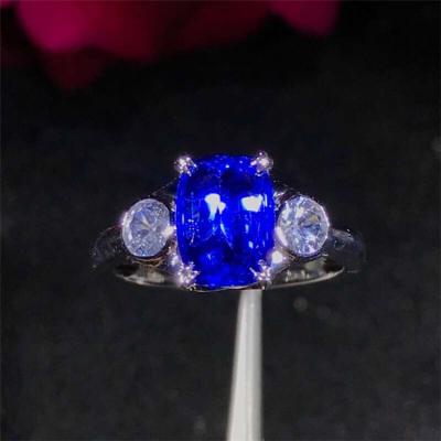 China Beautiful Diamond Gemstone Jewelry 18k Gold 1.95ct Natural Unheated Cornflower Blue Sapphire Ring For Women for sale