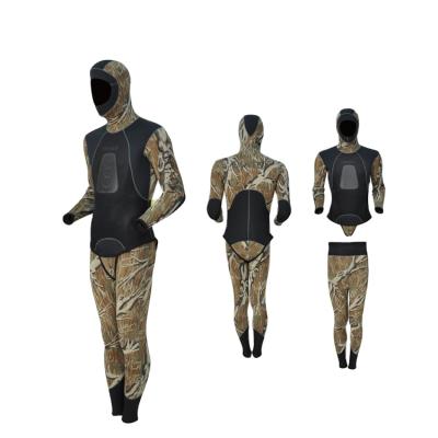 China Antibacterial 2 Piece Neoprene Wetsuit Camouflage Professional Diving Equipment for sale