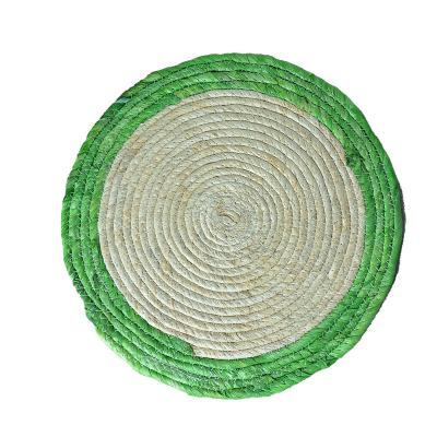 China Two Color Table Mat Corn Husk Place Mat Washable Quilting Woven Round Table Mat With Tassels for sale