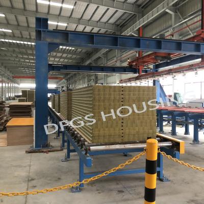 China DFGS Prefab Housing 20Ft Prefab Container House Building Site Dormitory Simple Fast Container House Building DFGS Prefab Rooms for sale